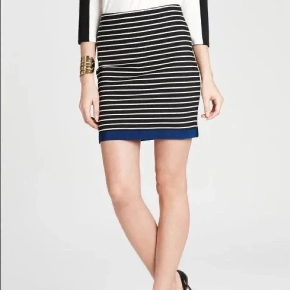 3/$25 Ann Taylor Striped Mini Skirt 6 Pencil Stretch Ponte Knit Black White Blue